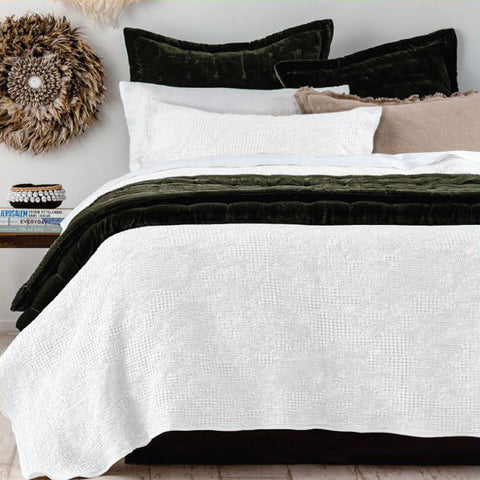 ECHO DUVET SETS & PILLOWCASES